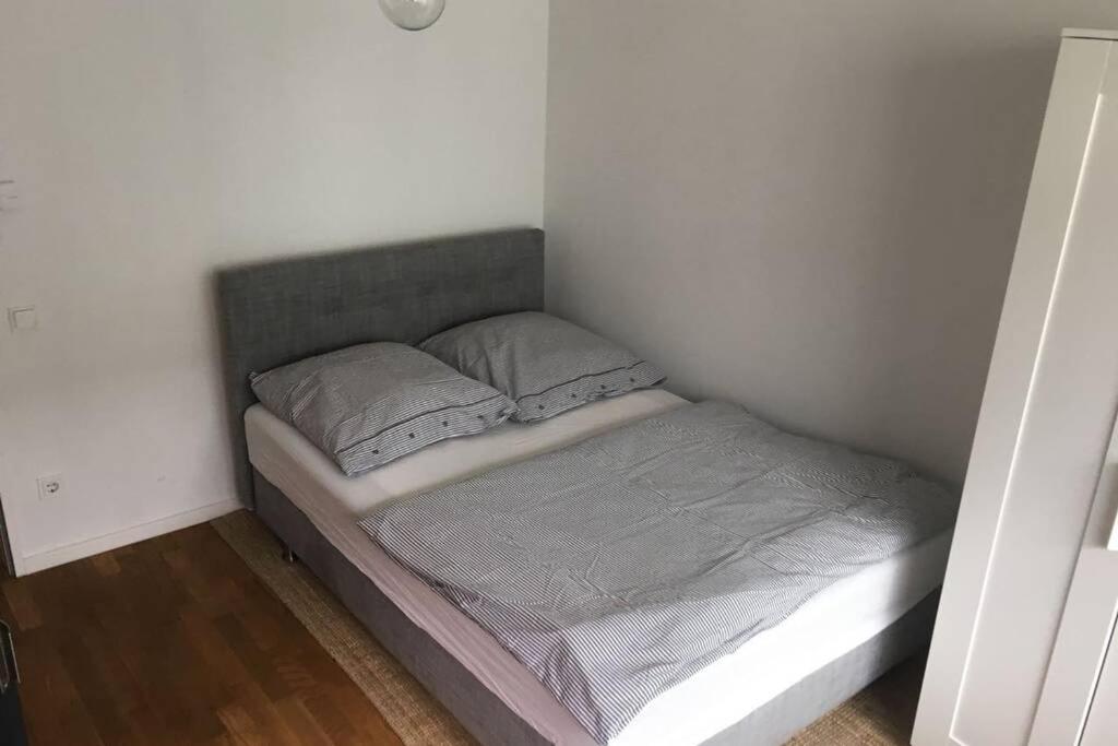 2 Bedroom Mauerpark-Apartment, Berlin Mitte View Calendar Ngoại thất bức ảnh