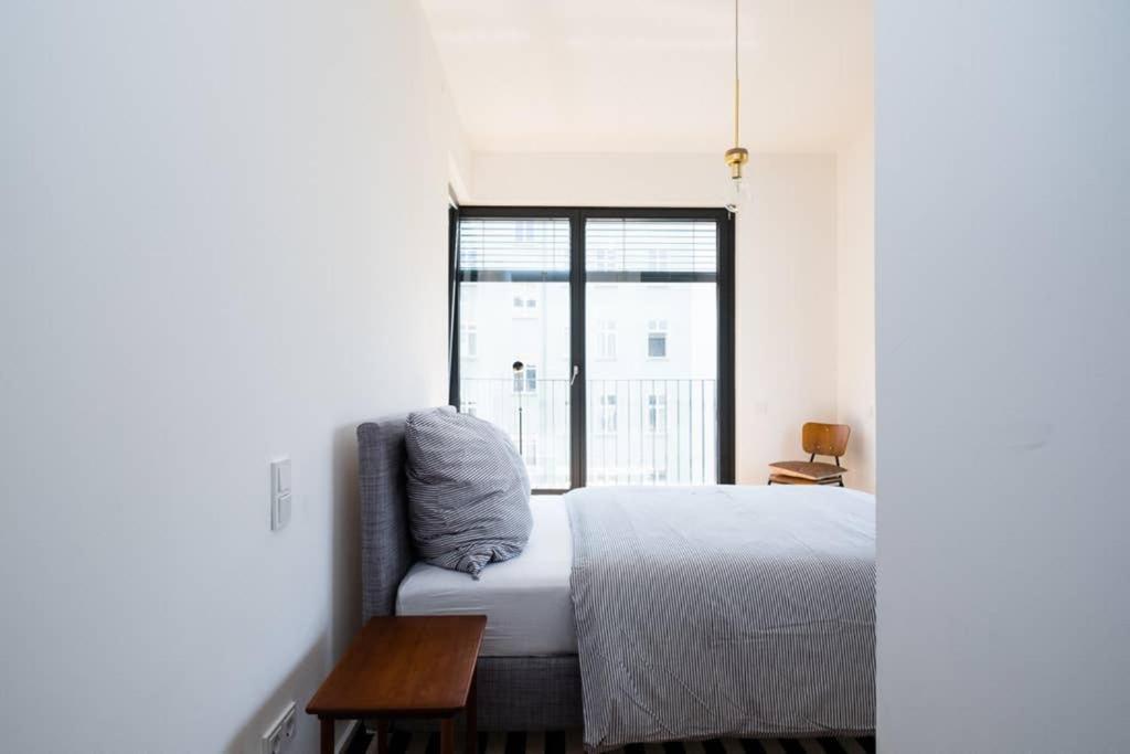 2 Bedroom Mauerpark-Apartment, Berlin Mitte View Calendar Ngoại thất bức ảnh
