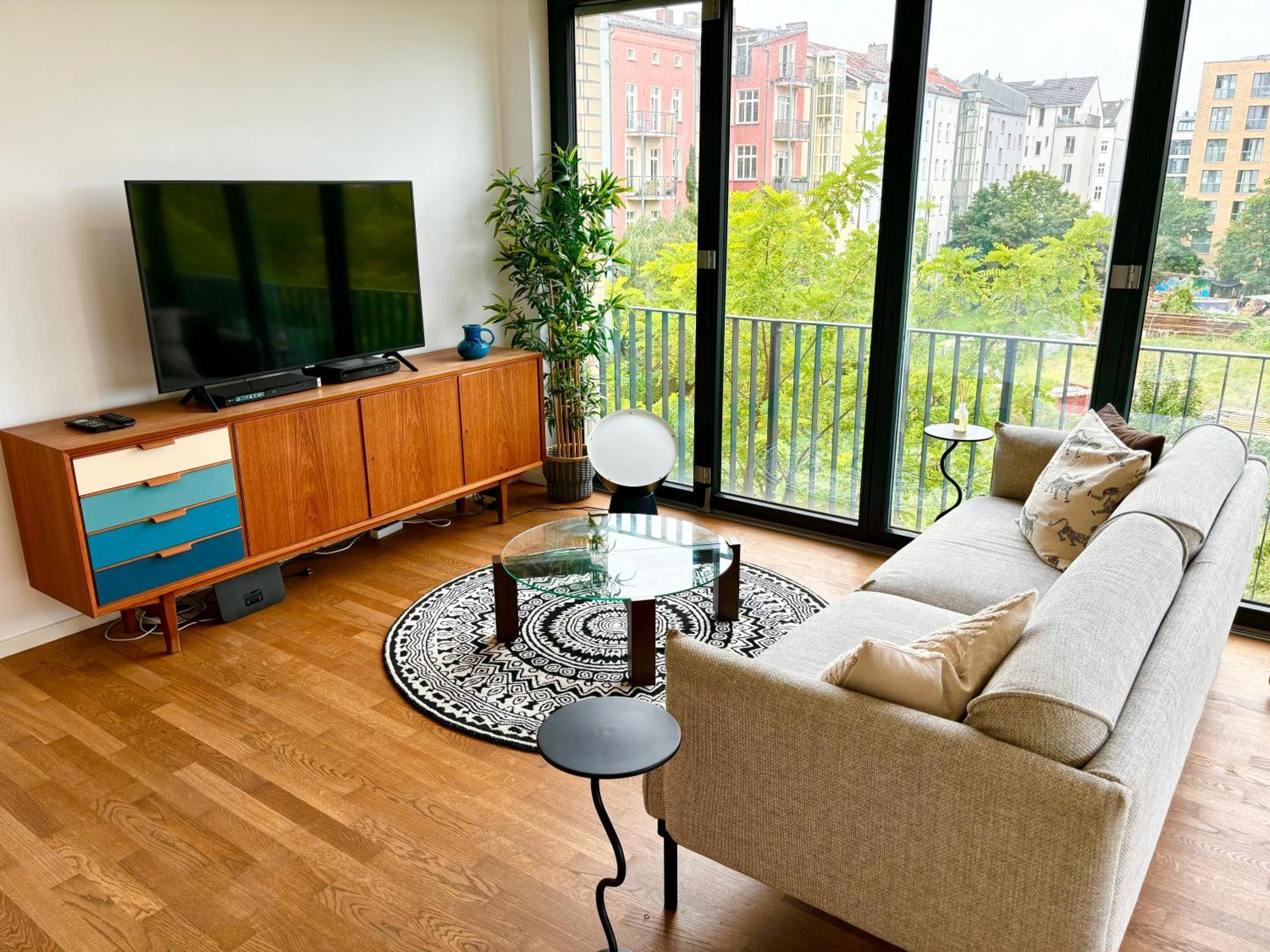 2 Bedroom Mauerpark-Apartment, Berlin Mitte View Calendar Ngoại thất bức ảnh